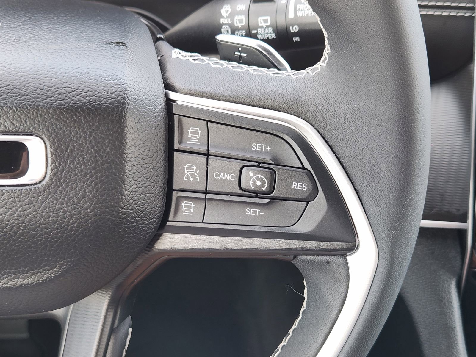 Used 2024 Jeep Grand Cherokee L Altitude AWD/4WD image 39