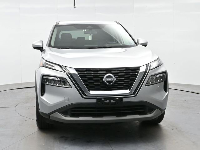 Used 2023 Nissan Rogue SV image 2
