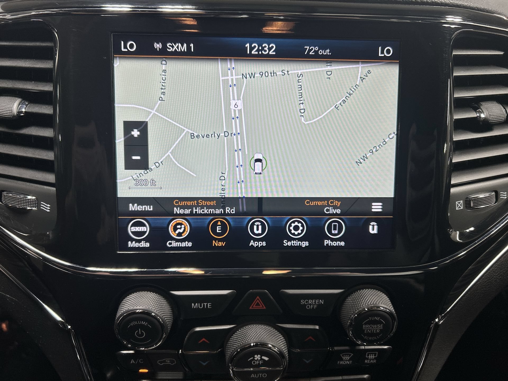Used 2021 Jeep Grand Cherokee Limited AWD/4WD image 15