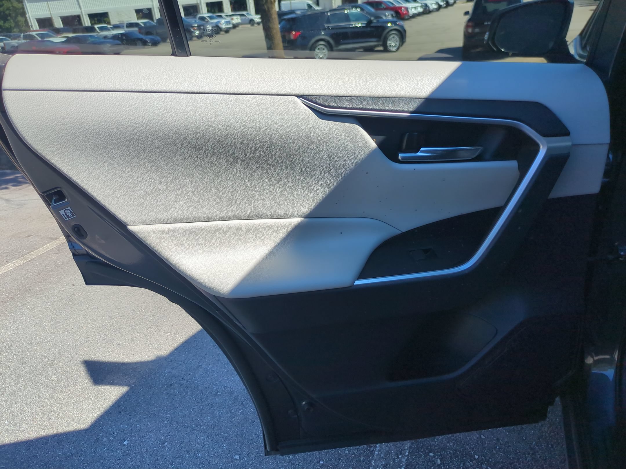 Used 2019 Toyota RAV4 XLE FWD image 26