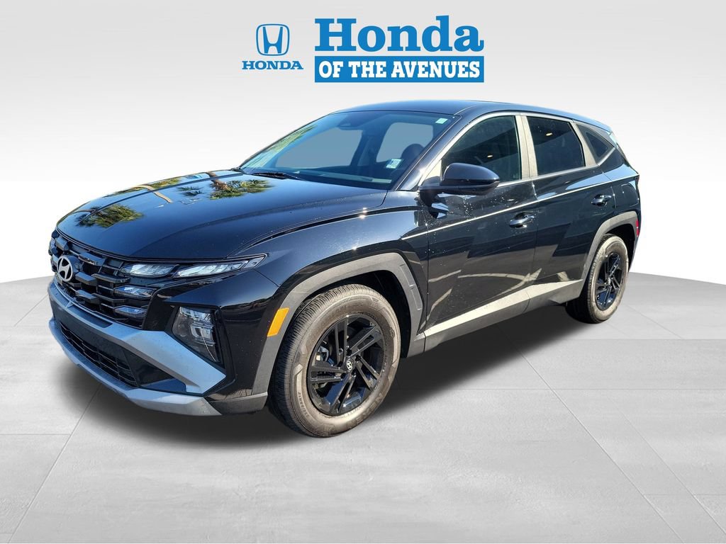 Used 2025 Hyundai Tucson SE FWD image 2