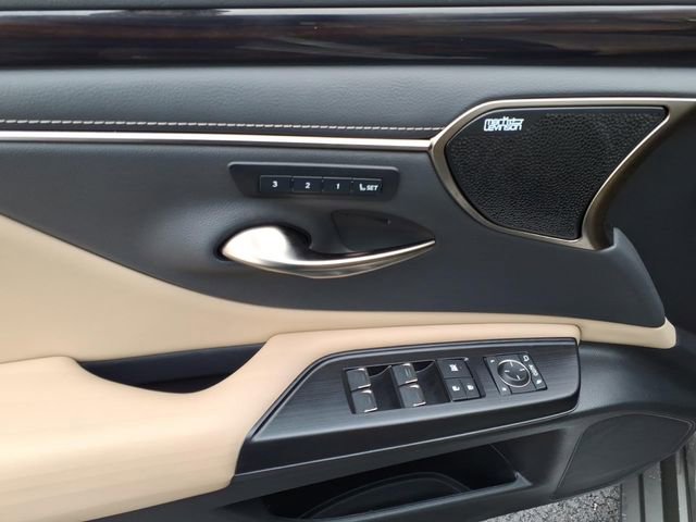 Used 2021 Lexus ES 300h Ultra Luxury w/ Accessory Package 2 image 13