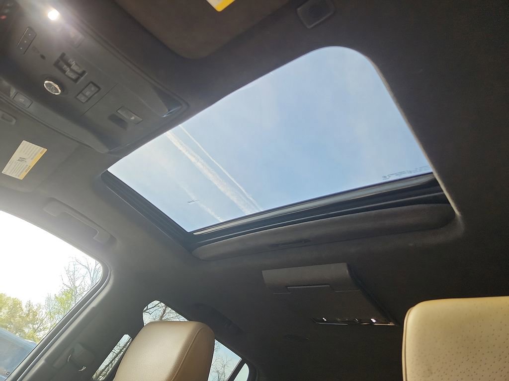 Used 2019 Cadillac Escalade Platinum image 16