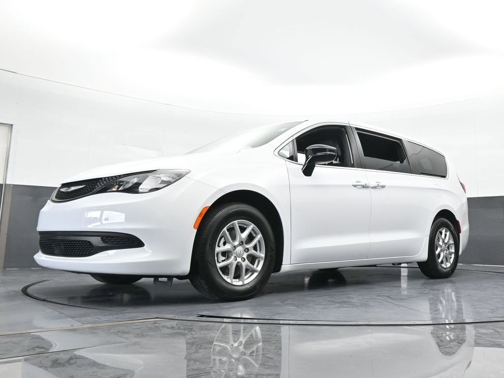 Used 2026 Chrysler Voyager LX image 53