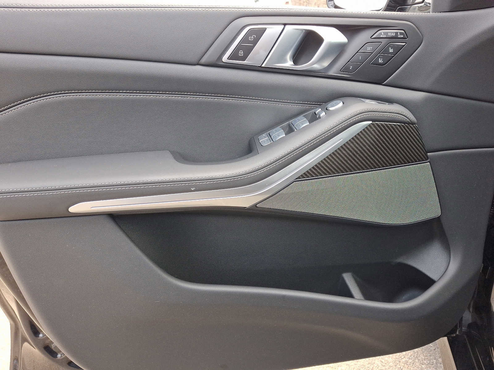 Used 2025 BMW X7 M60i image 12