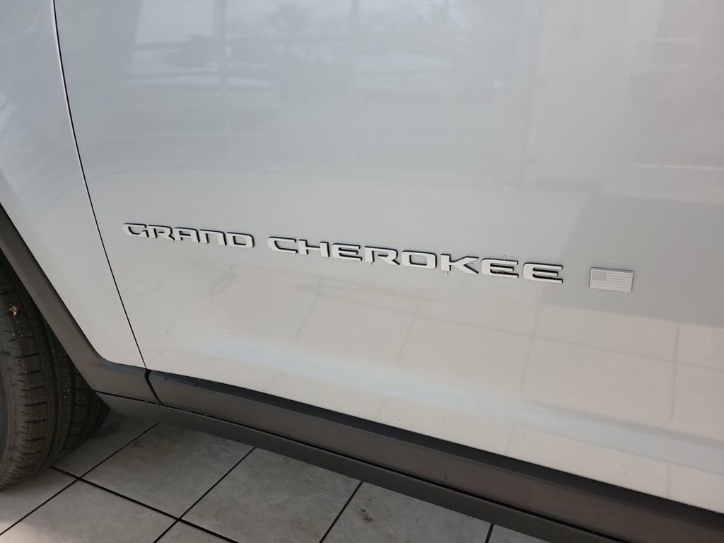 New 2025 Jeep Grand Cherokee L Limited w/ Trailer Tow Package image 34