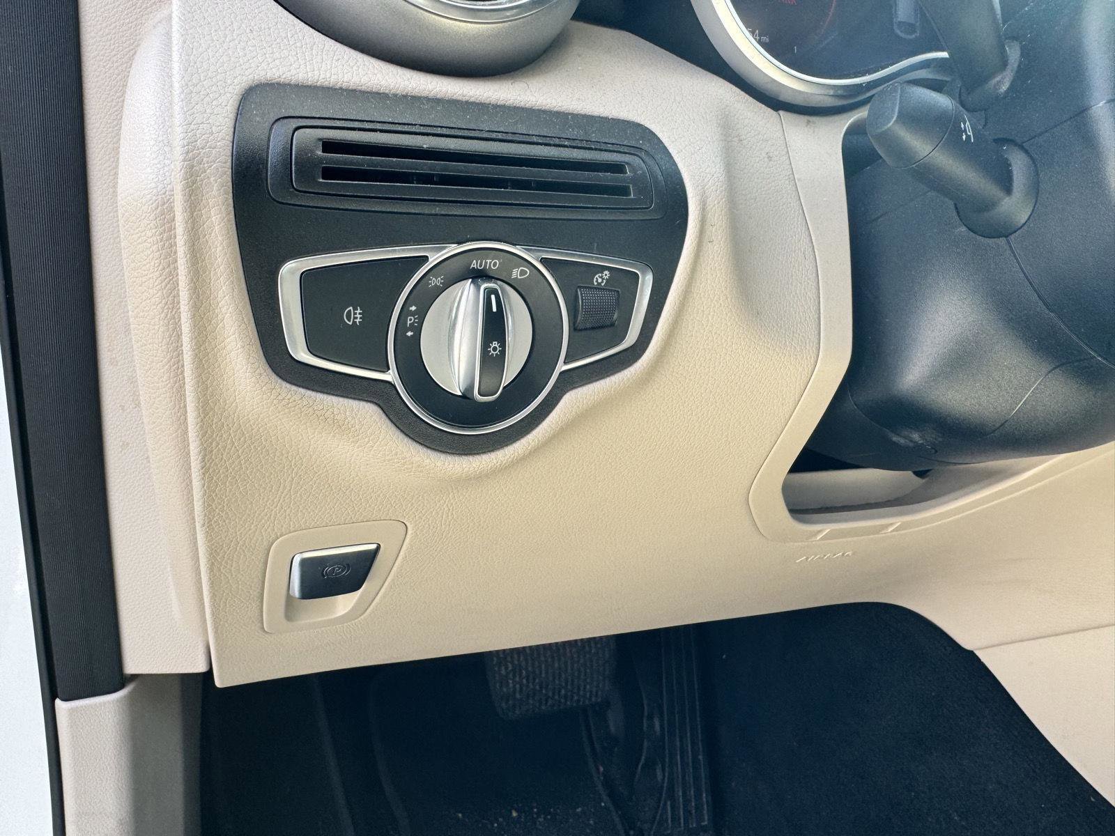 Used 2020 Mercedes-Benz GLC 300 4MATIC Coupe image 7