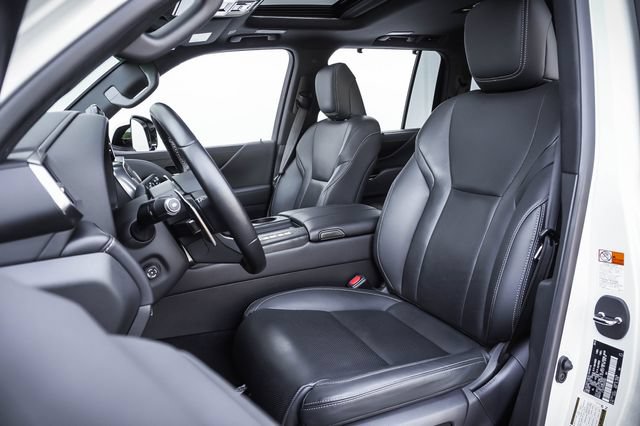 Used 2024 Lexus LX 600 4WD w/ Luxury Package image 10