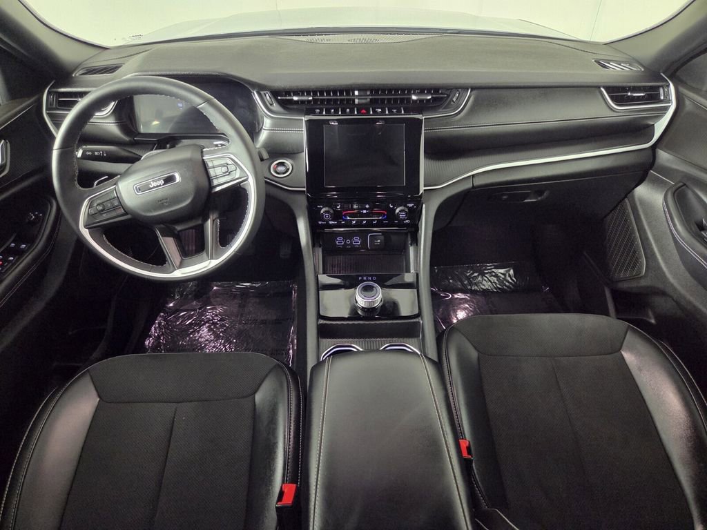 Certified 2025 Jeep Grand Cherokee Altitude image 28