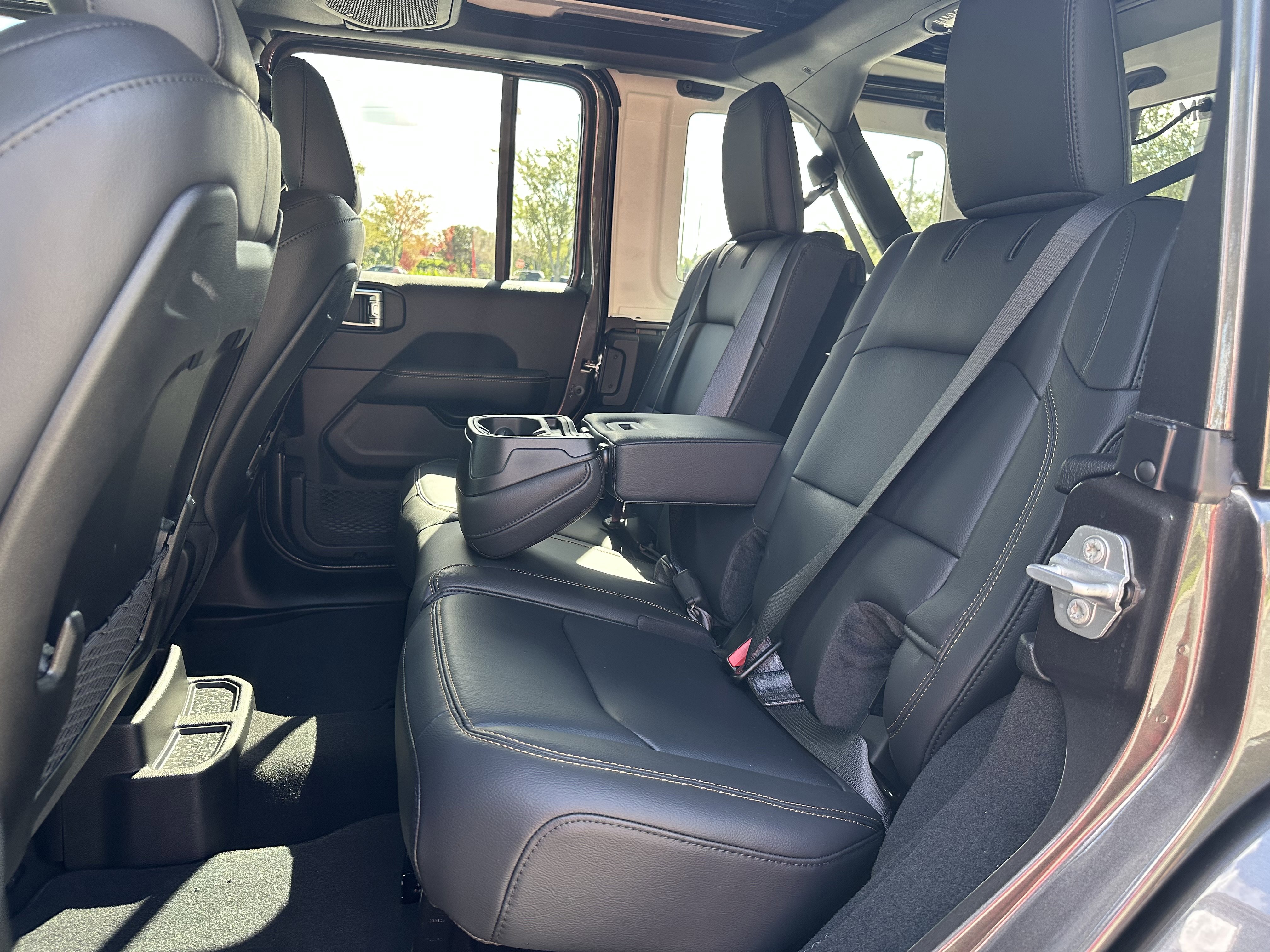 Used 2025 Jeep Wrangler Sahara w/ Safety Group image 30