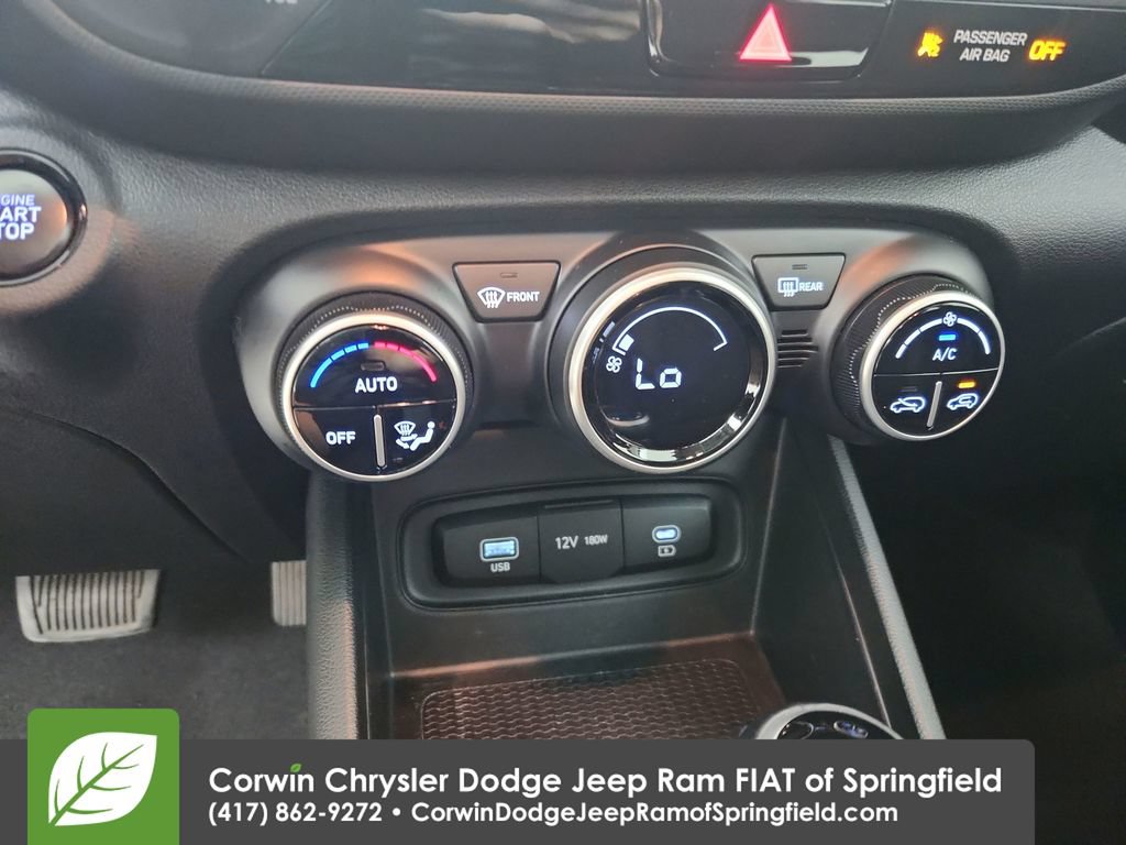 Used 2025 Hyundai Venue SEL FWD image 26