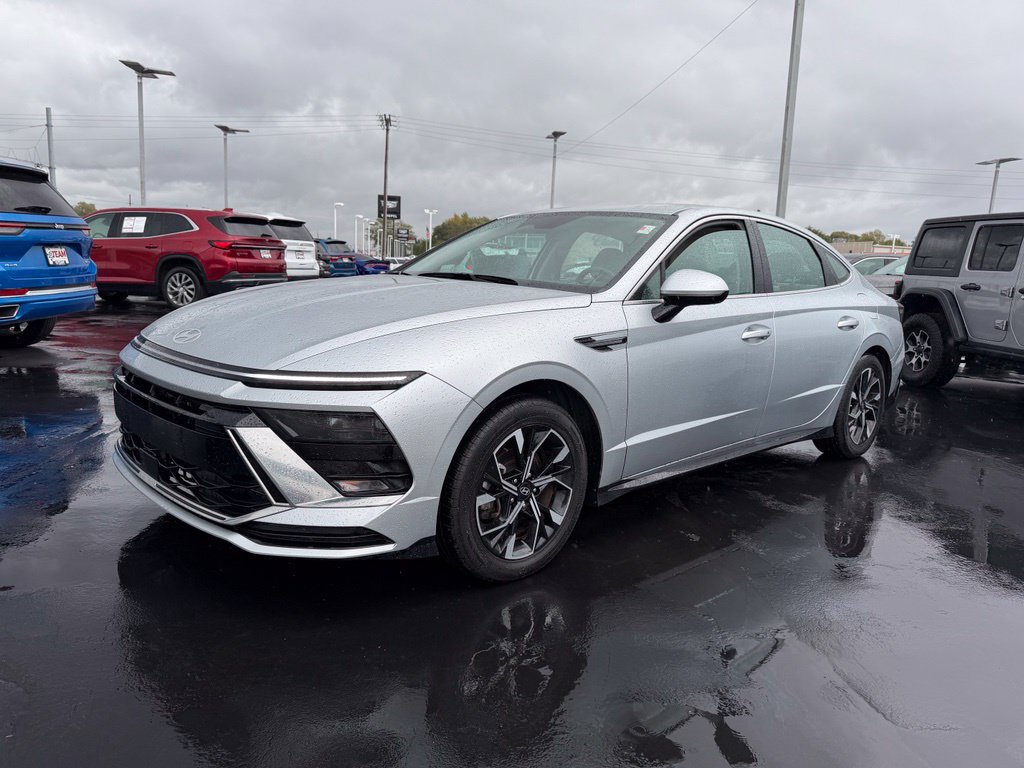 Used 2025 Hyundai Sonata SEL FWD image 3