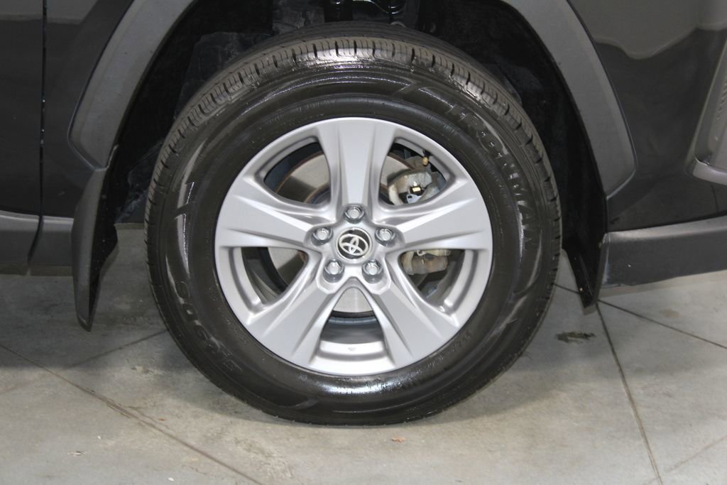 Used 2023 Toyota RAV4 XLE w/ Convenience Package image 12