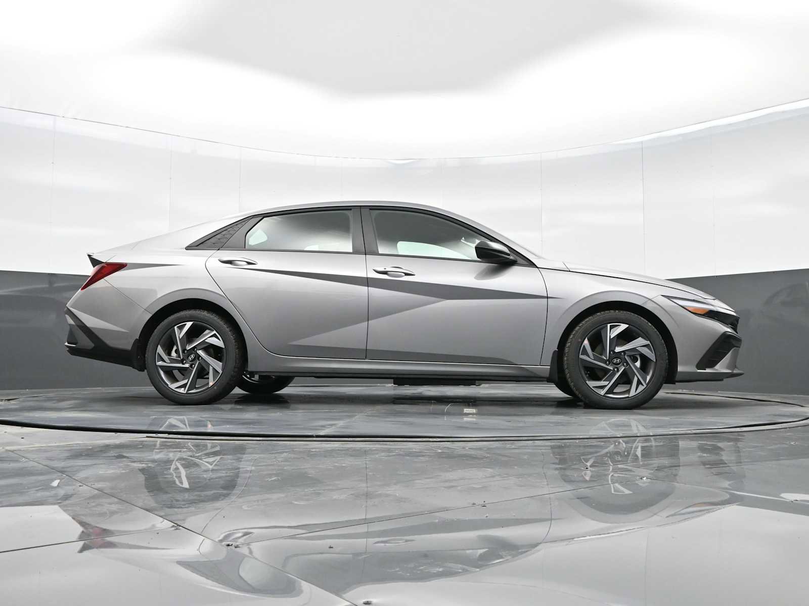 Certified 2025 Hyundai Elantra Sport image 52