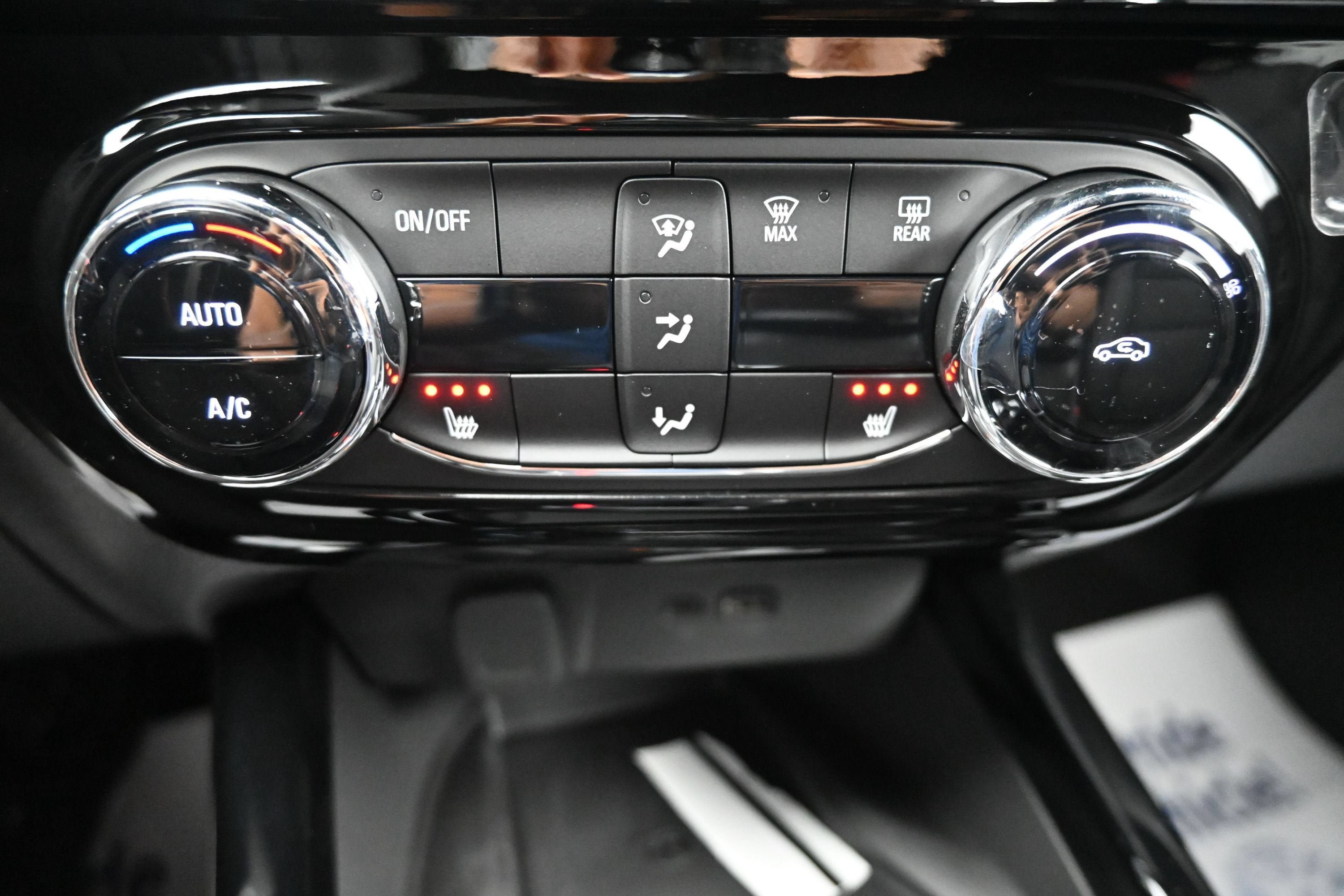 New 2026 Chevrolet Trax RS w/ Sunroof Package FWD image 17