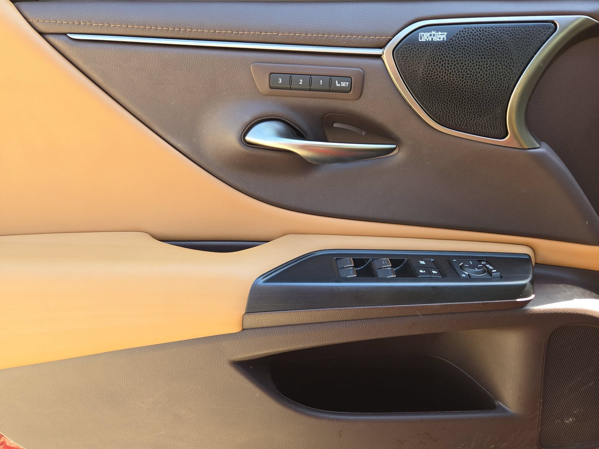 Used 2021 Lexus ES 350 Ultra Luxury w/ Accessory Package 2 FWD image 15