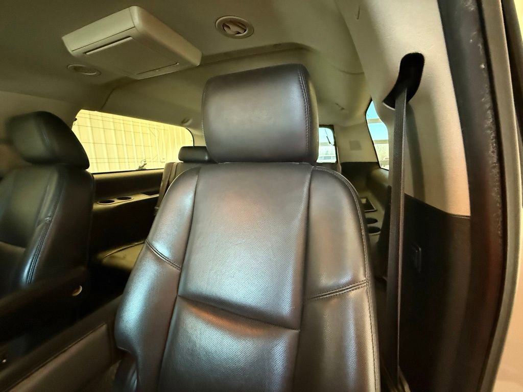 Used 2013 Chevrolet Suburban LTZ image 12