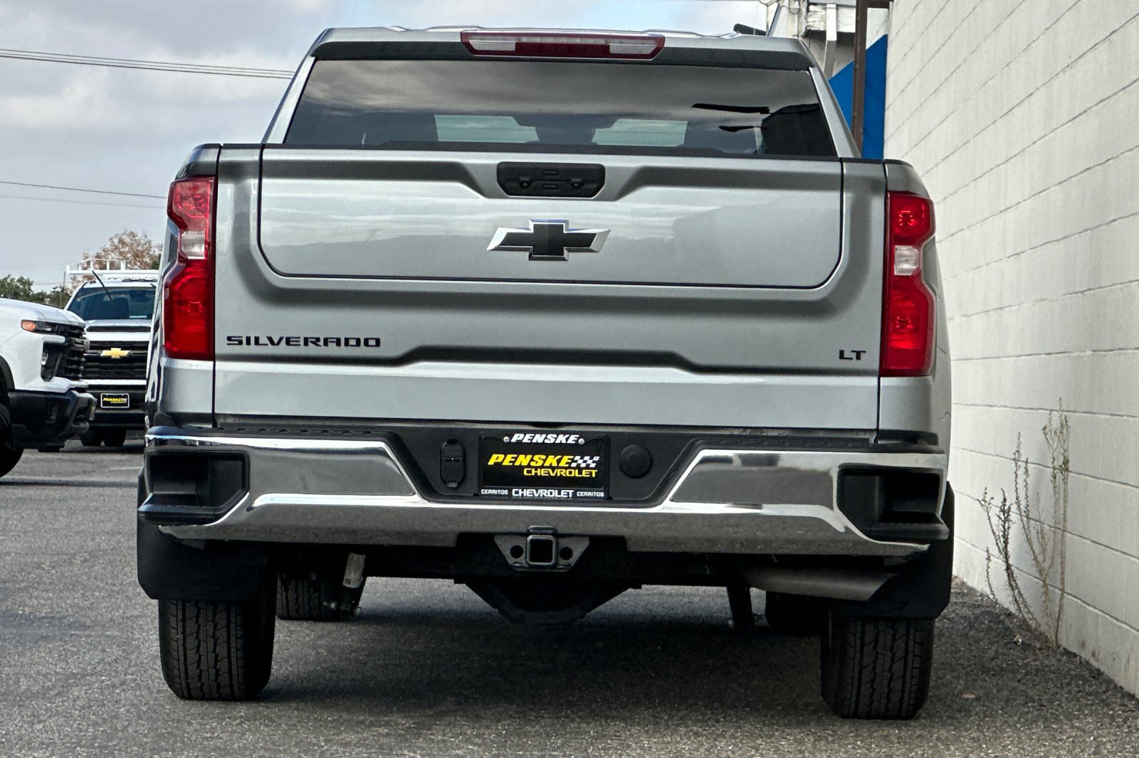 Used 2025 Chevrolet Silverado 1500 LT w/ LPO, Dark Essentials Package RWD image 5