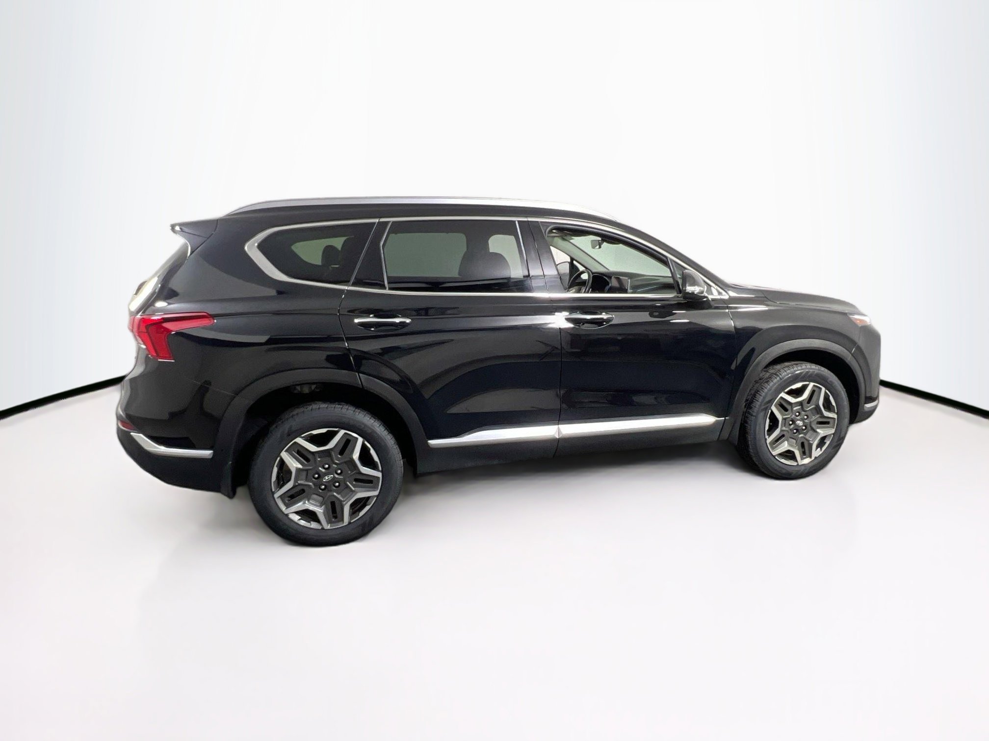 Used 2022 Hyundai Santa Fe Limited w/ Cargo Package image 4