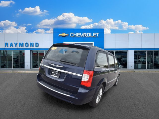 Used 2015 Chrysler Town & Country Touring-L w/ Driver Convenience Group FWD image 3