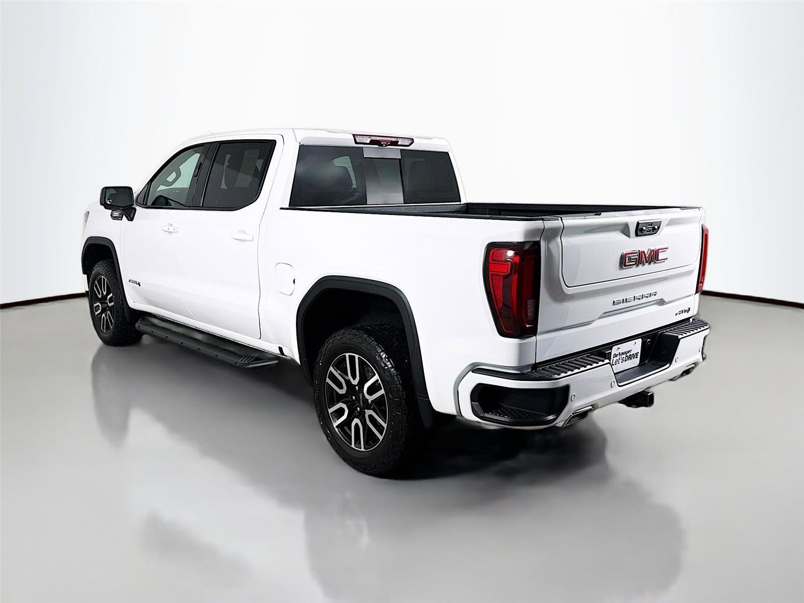 Used 2023 GMC Sierra 1500 AT4 w/ AT4 Premium Package image 6