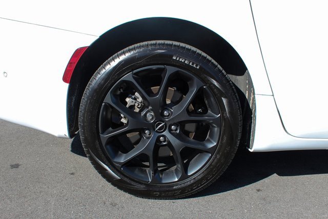 Used 2023 Chrysler Pacifica Limited w/ S Appearance Package image 47