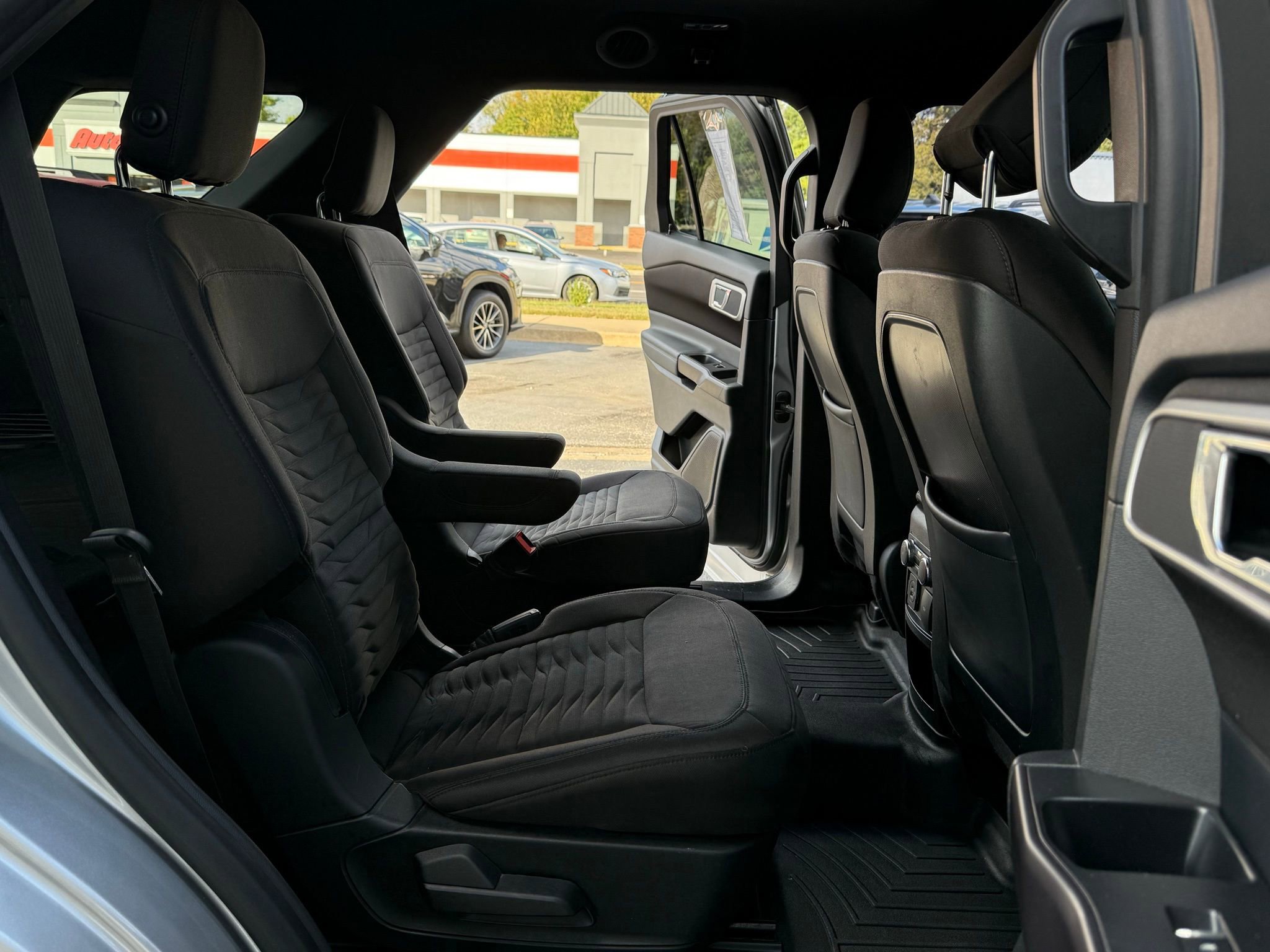 Used 2020 Ford Explorer XLT image 19