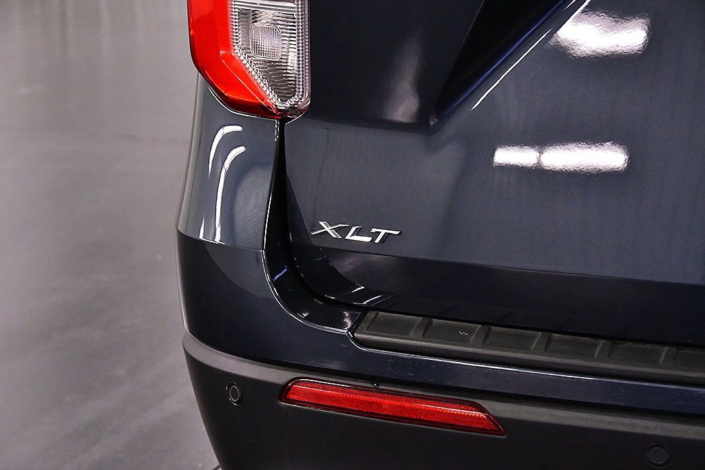 Used 2023 Ford Explorer XLT w/ Equipment Group 202A image 11