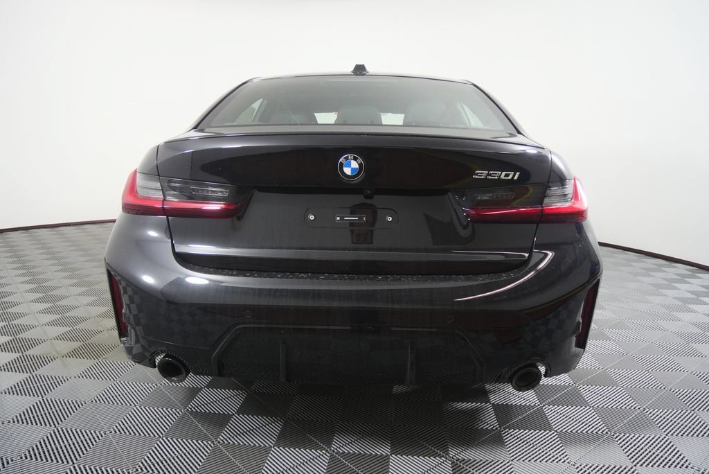 Used 2026 BMW 330i Sedan w/ M Sport Package RWD image 4