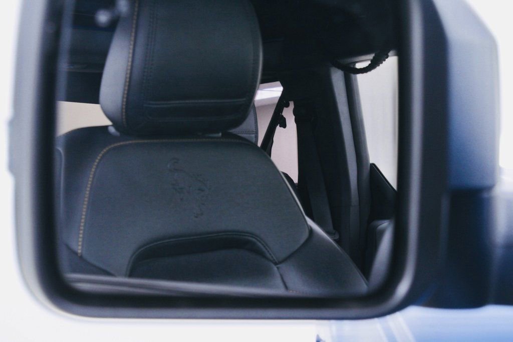 Used 2023 Ford Bronco Badlands image 6