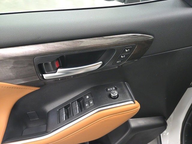 New 2026 Toyota Highlander Platinum image 22