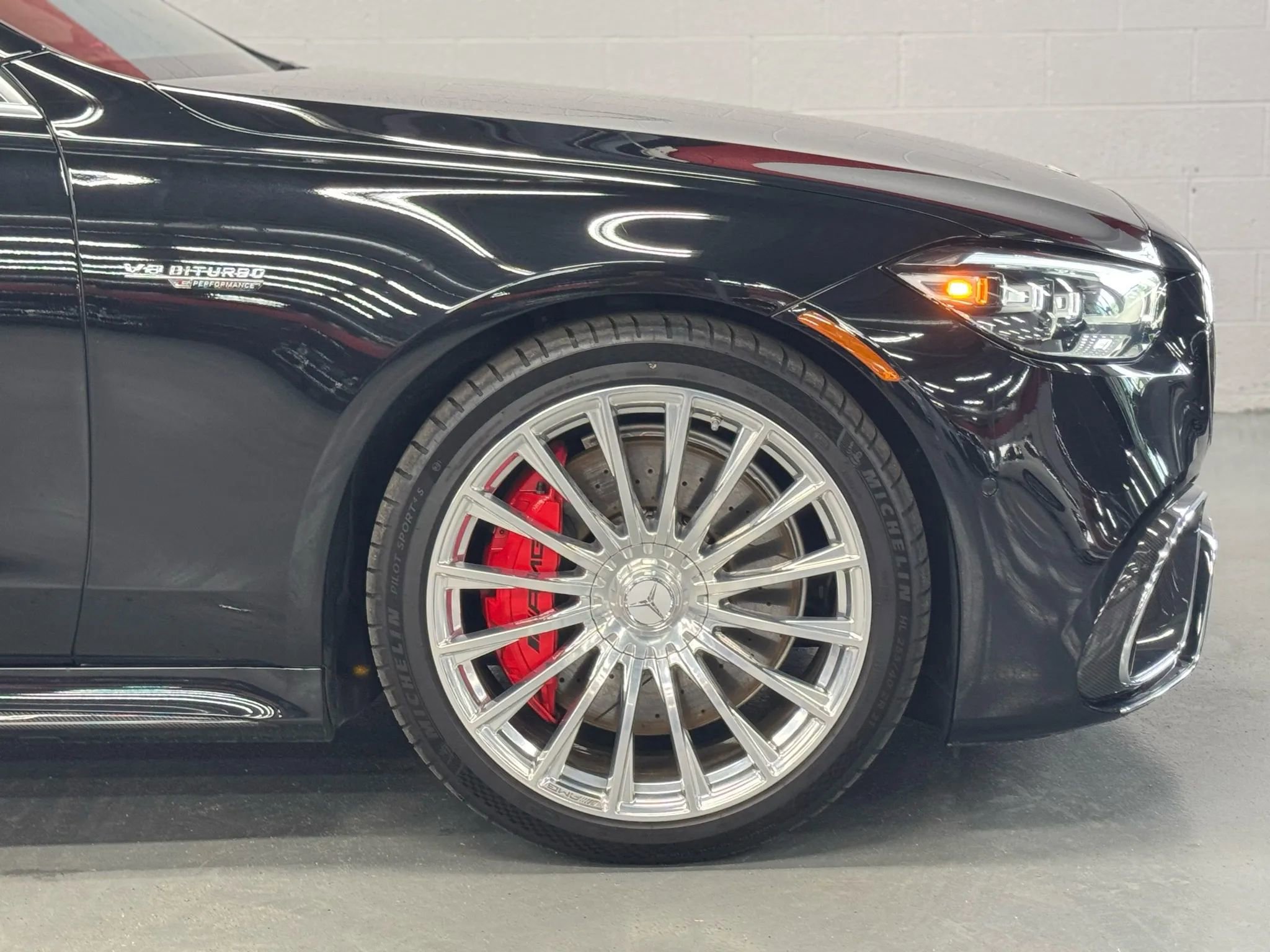 Used 2024 Mercedes-Benz S 63 AMG S w/ Carbon Fiber Exterior Package image 20