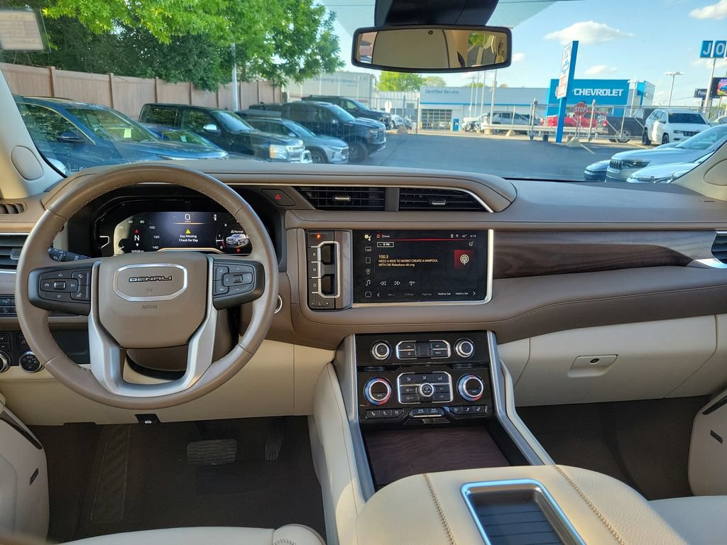 Used 2024 GMC Yukon Denali AWD/4WD image 12