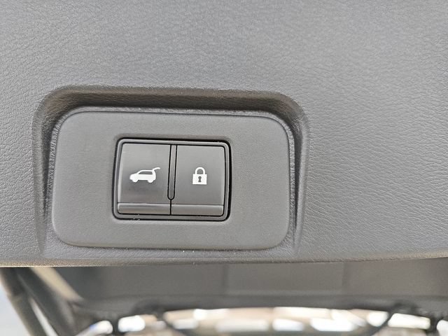 Used 2025 Nissan Rogue SV AWD/4WD image 33