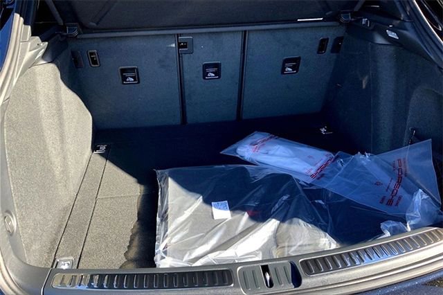 Certified 2026 Porsche Macan AWD/4WD image 18