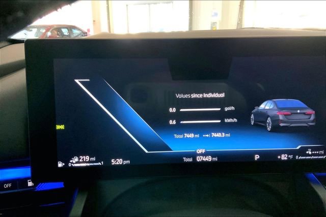 Used 2025 BMW 550e xDrive w/ Executive Package image 9