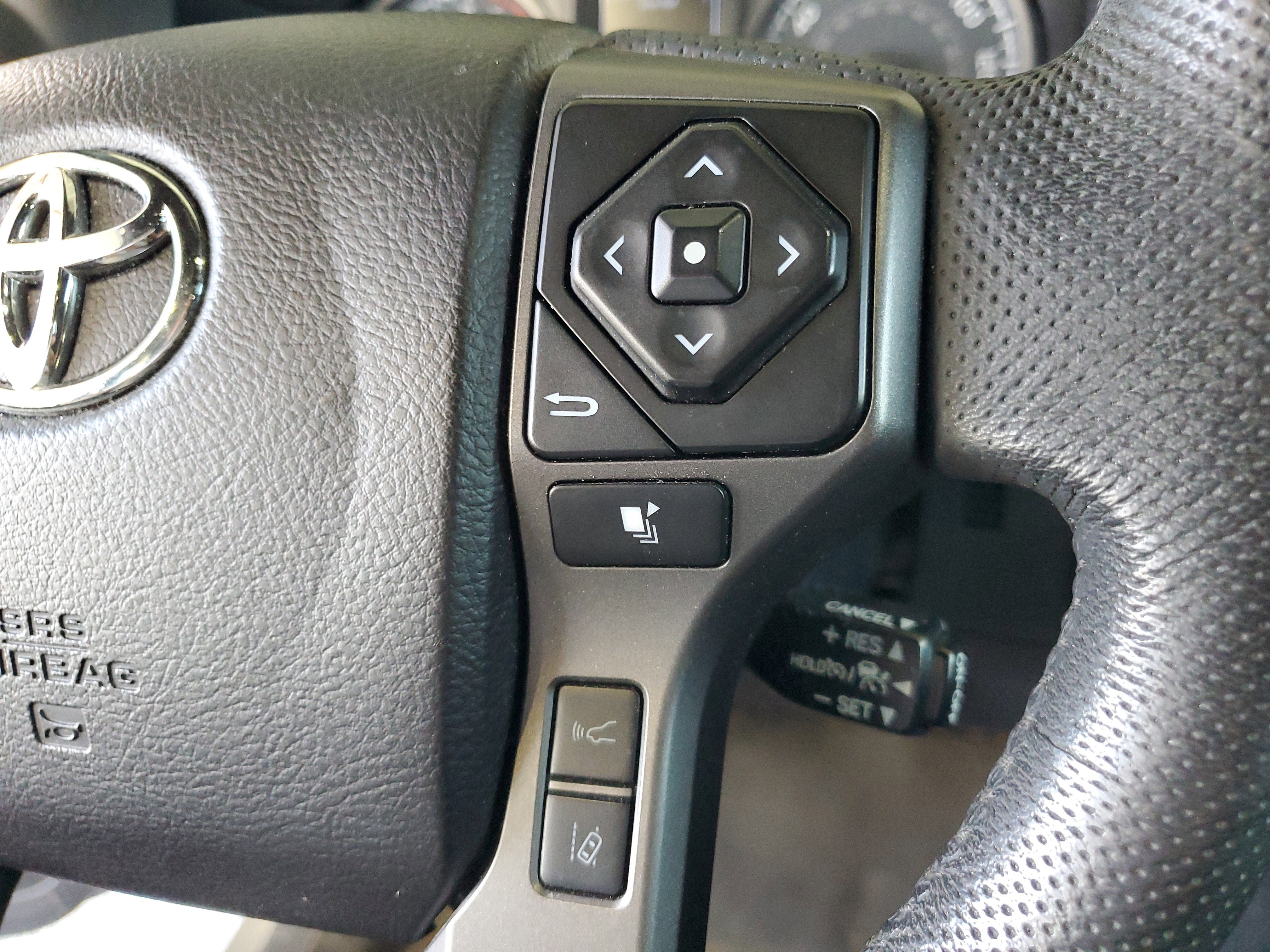 Used 2021 Toyota Tacoma TRD Off-Road w/ Technology Package AWD/4WD image 24