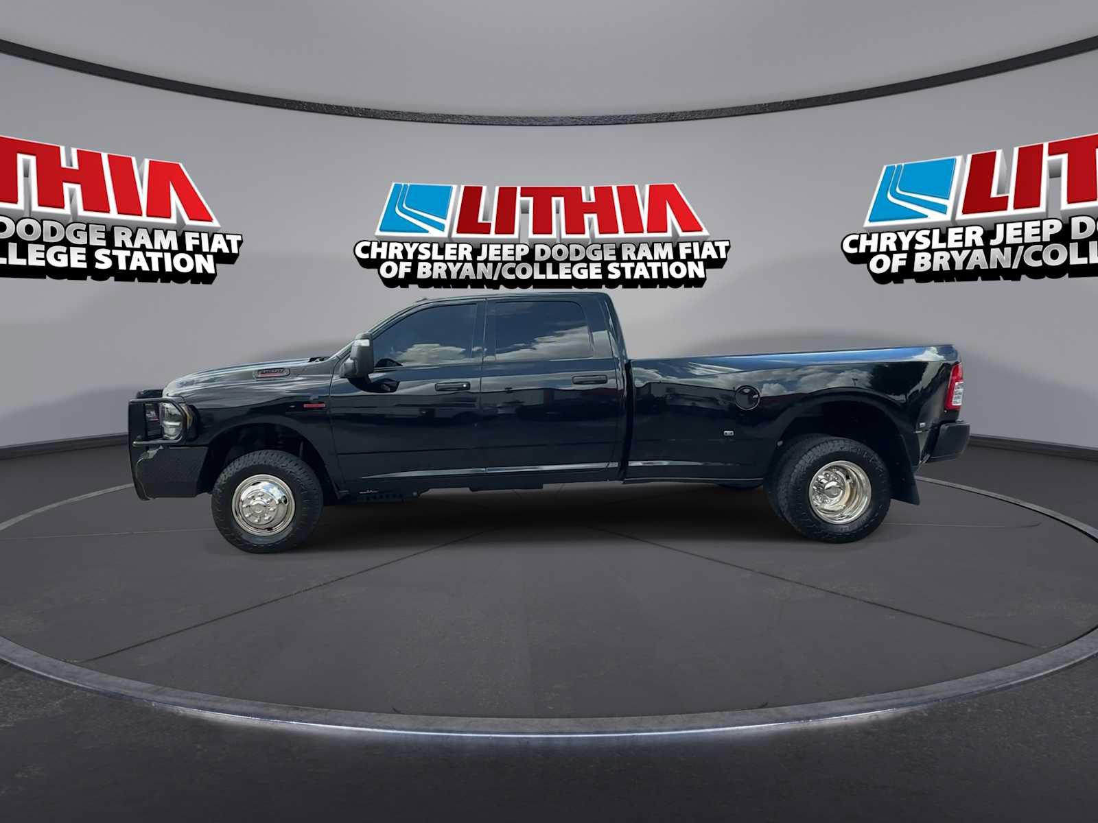 Used 2024 RAM 3500 Tradesman AWD/4WD image 5