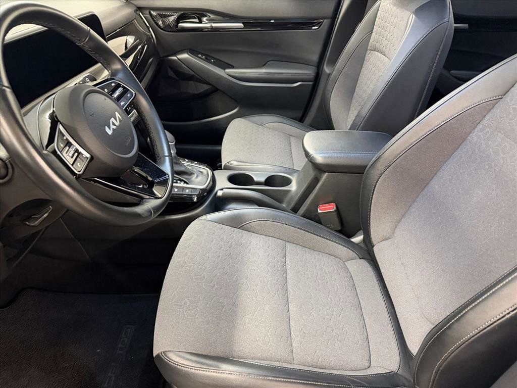 Used 2024 Kia Seltos X-Line image 11