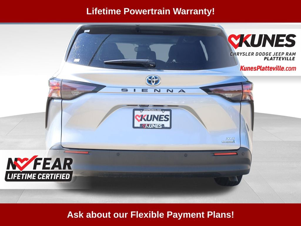 Used 2024 Toyota Sienna XLE image 8