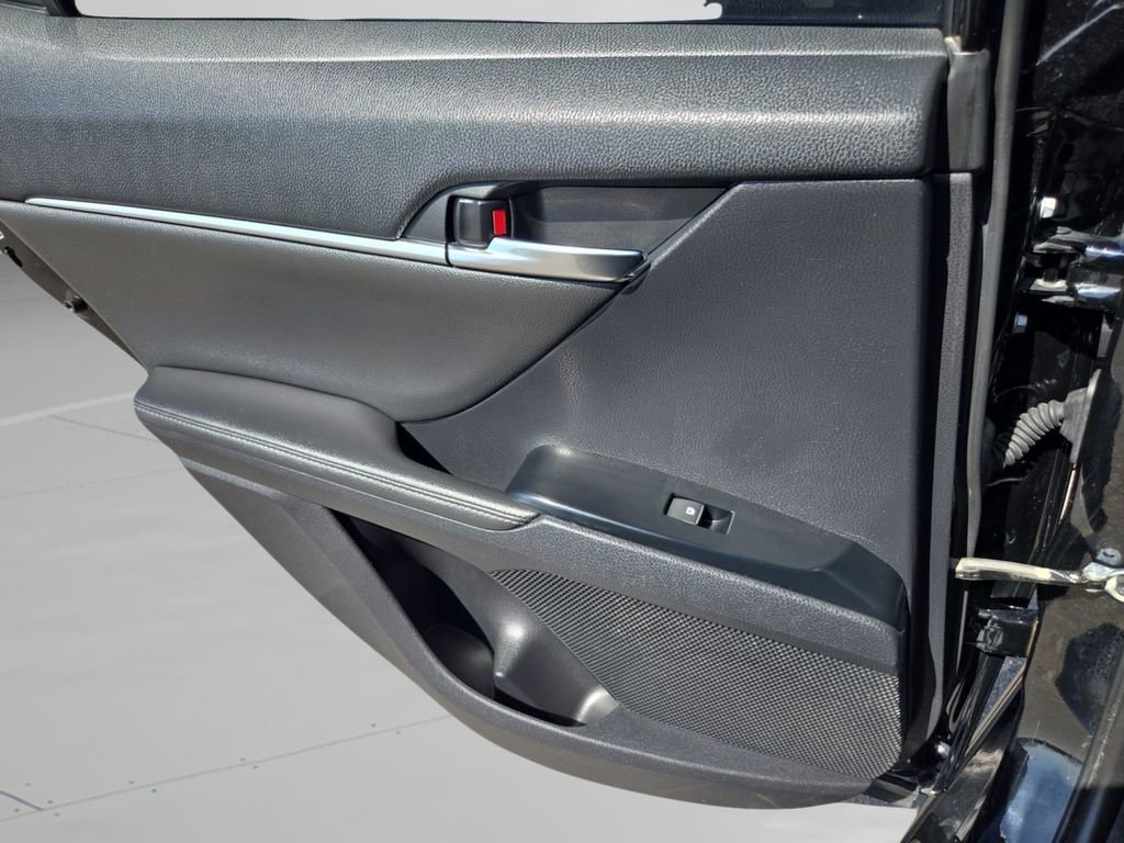 Used 2019 Toyota Camry XSE image 17