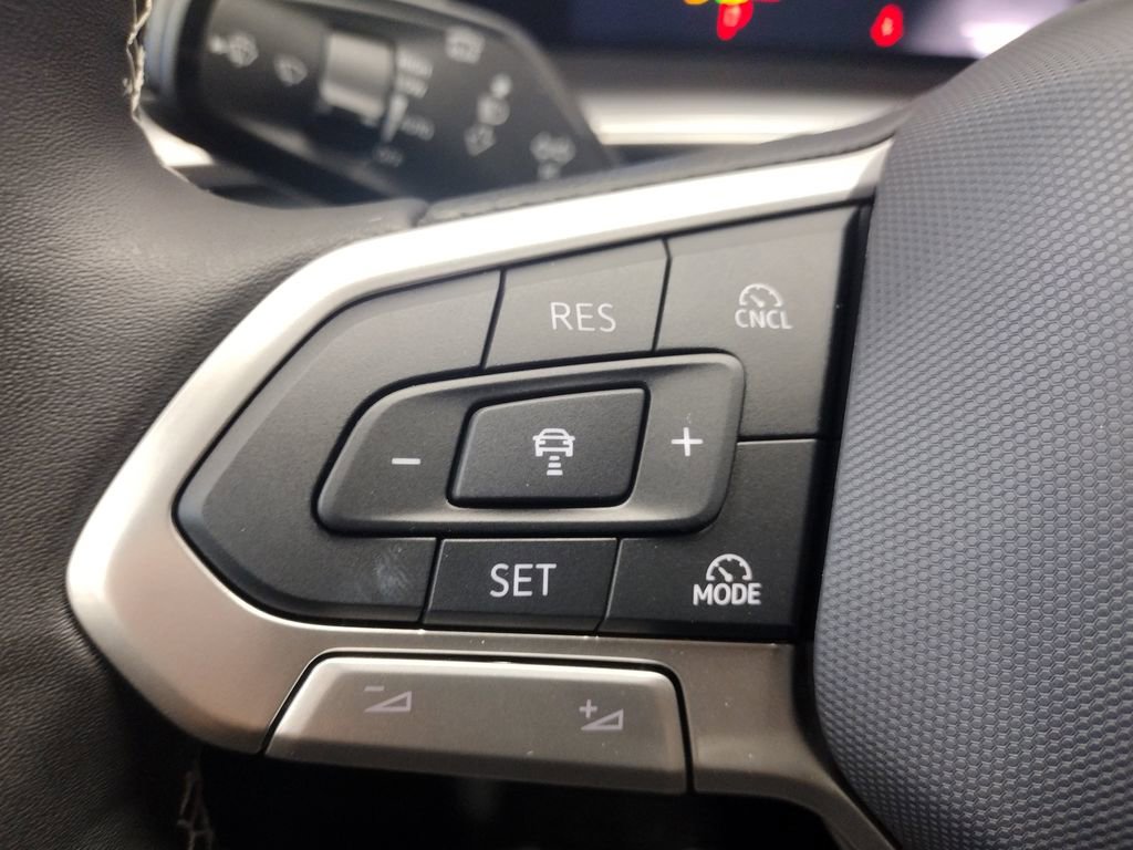 New 2025 Volkswagen Tiguan SE image 23