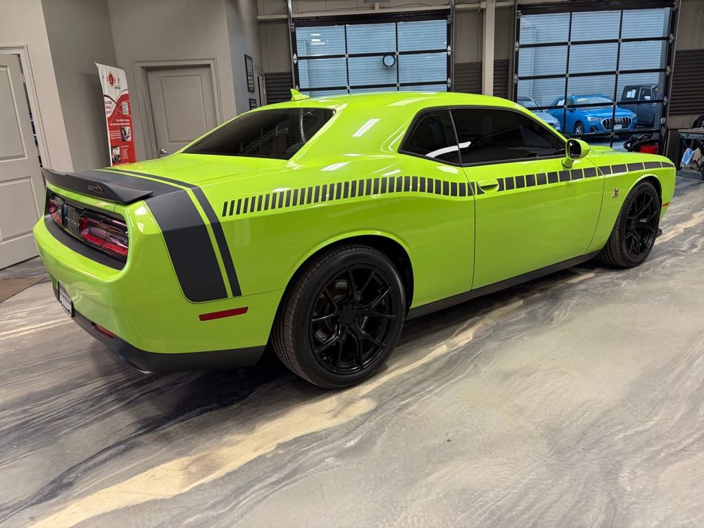 Used 2015 Dodge Challenger R/T Scat Pack w/ Scat Pack Appearance Package RWD image 29