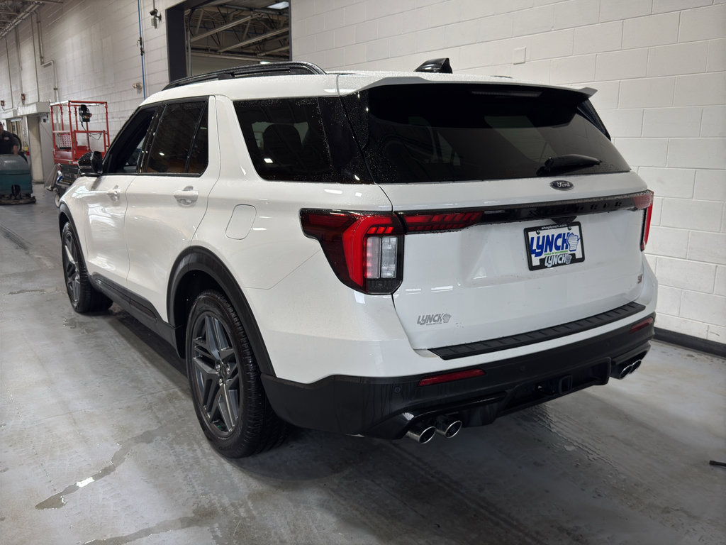 Used 2025 Ford Explorer ST image 3