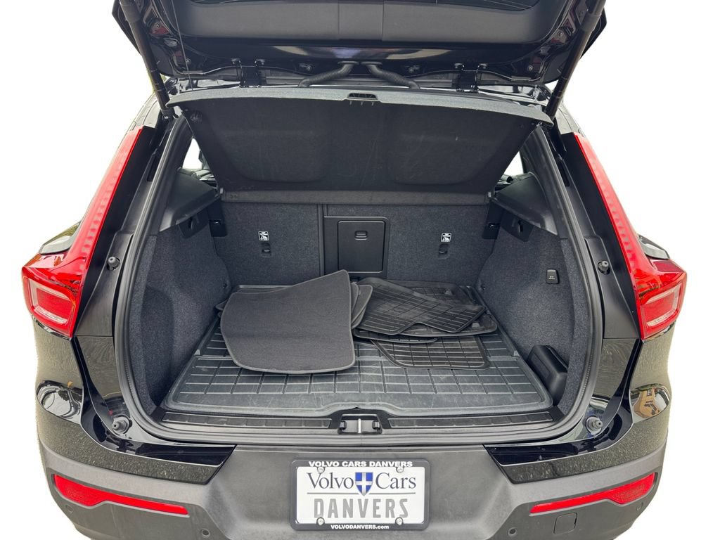 Certified 2026 Volvo XC40 B5 Plus AWD/4WD image 6