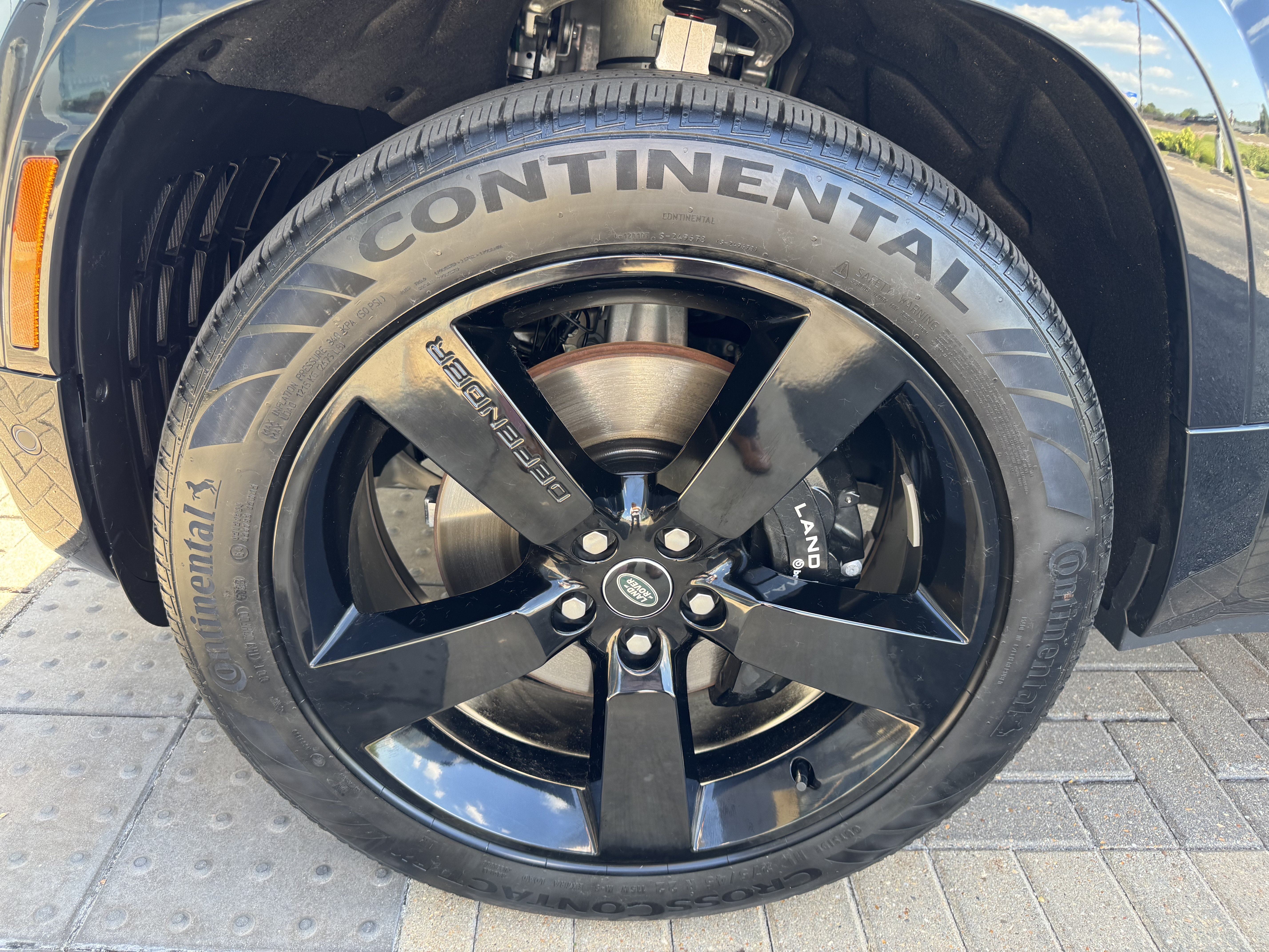 Certified 2024 Land Rover Defender 90 V8 AWD/4WD image 9