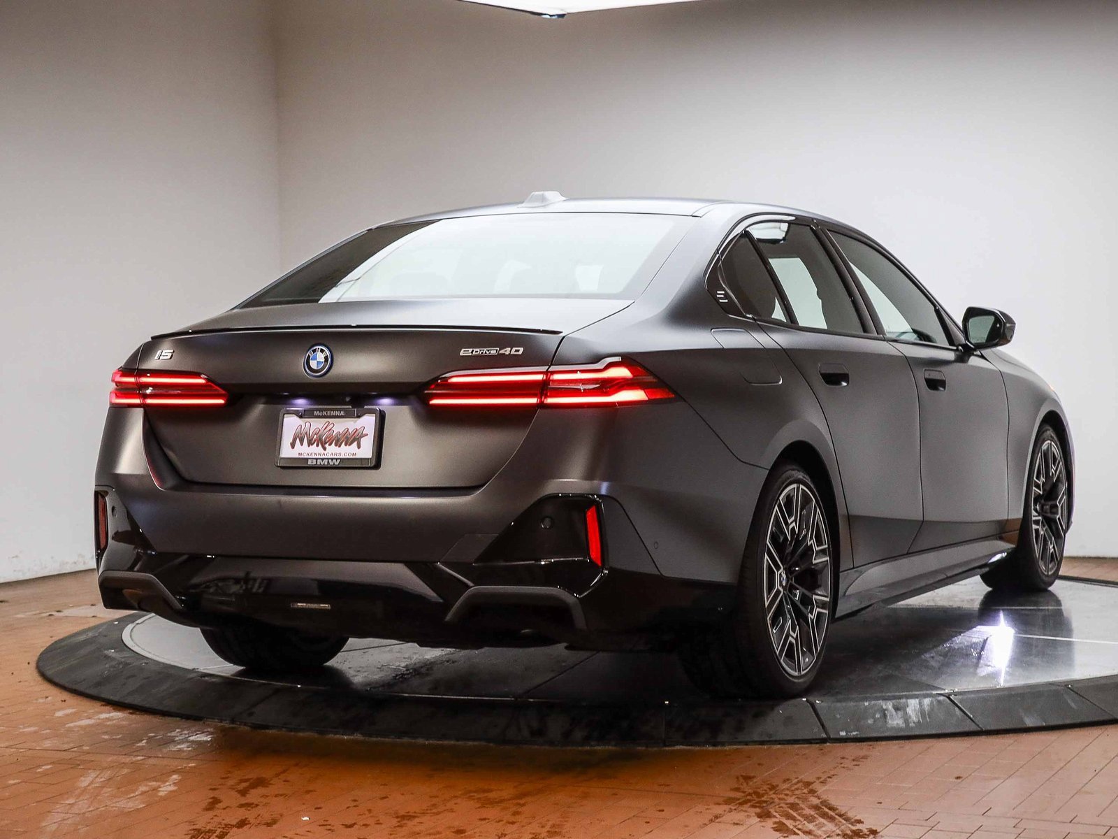 Used 2026 BMW i5 eDrive40 w/ M Sport Package image 7
