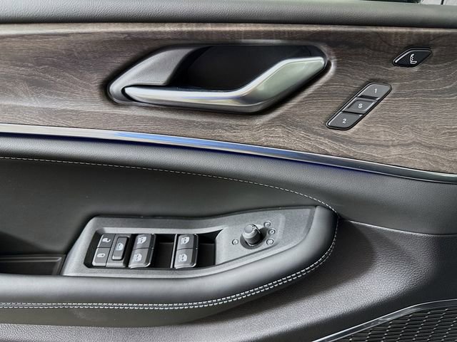 New 2025 Jeep Grand Cherokee L Overland w/ Luxury Tech Group IV image 18