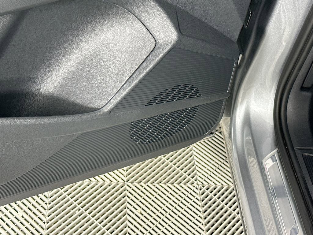 Used 2025 Volkswagen Taos SE image 25