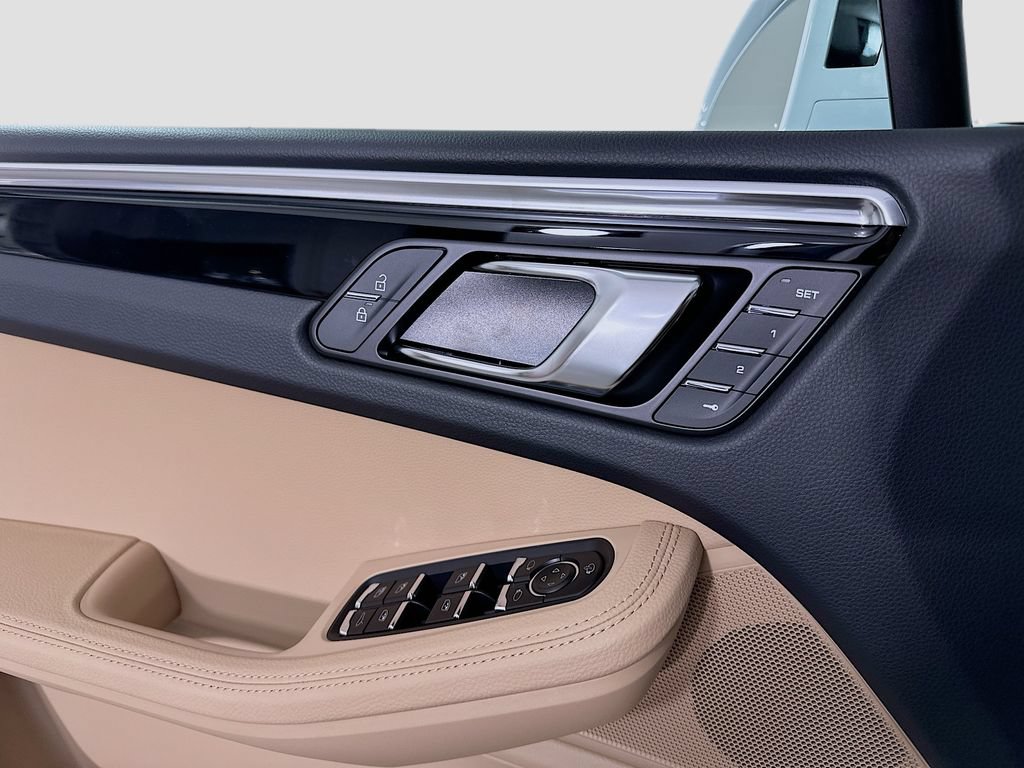 New 2026 Porsche Macan AWD/4WD image 20
